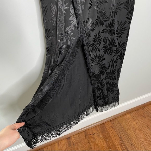NWT Lulu’s Ignite My Love Strapless Embossed Satin Fringe Gown In Black Size XL - Picture 4 of 9
